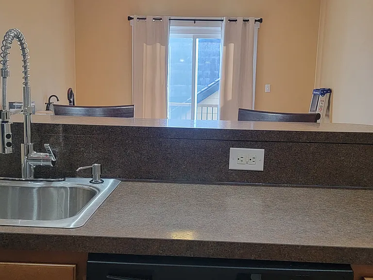 25 S Hanover St #5 — Photo 4