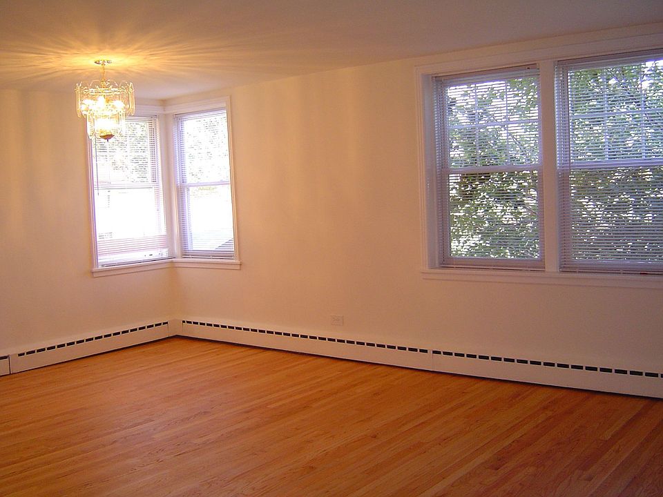1st image of 2441 W Farragut Ave APT 1A