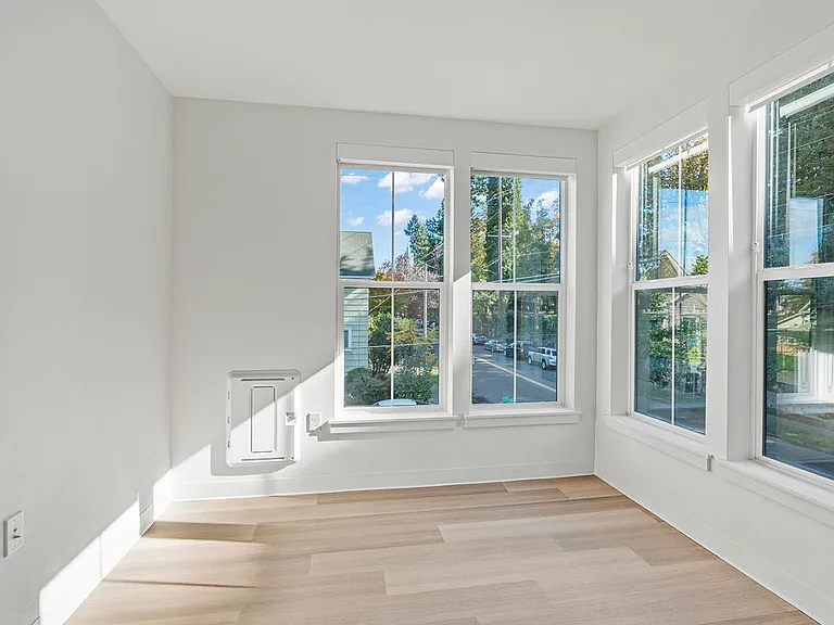 2175 SE Stark St — Photo 9