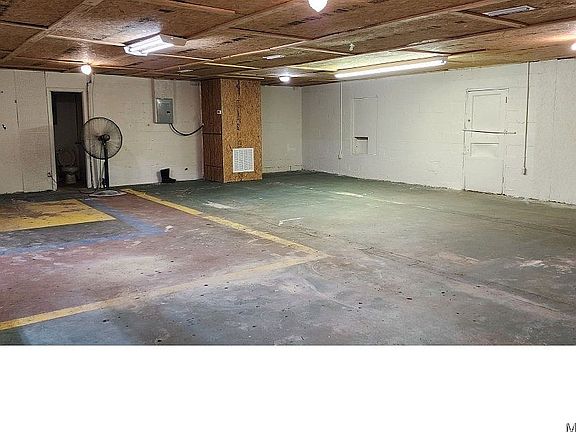 3rd image of 905 E Park Ave