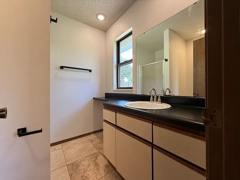 222 E Edgewood St — Photo 12