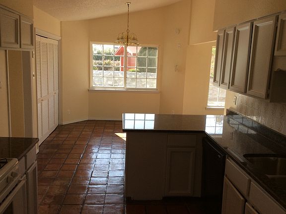 4th image of 4012 Esperanza Cir