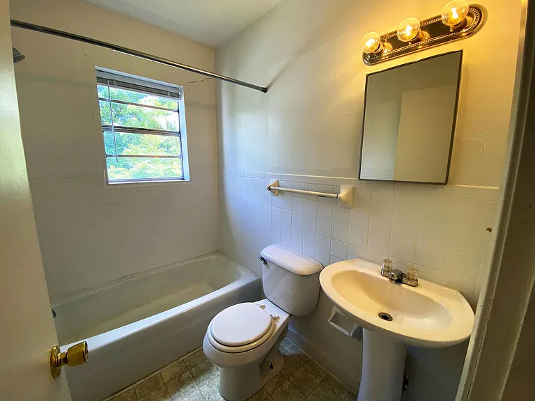 260 Port Republic Rd #5 — Photo 7