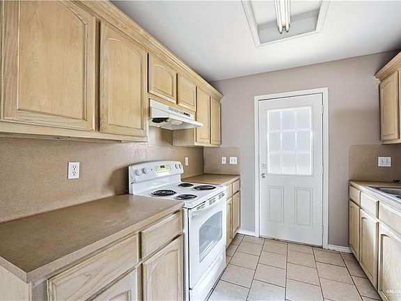 5th image of 2402 Tahiti Dr
