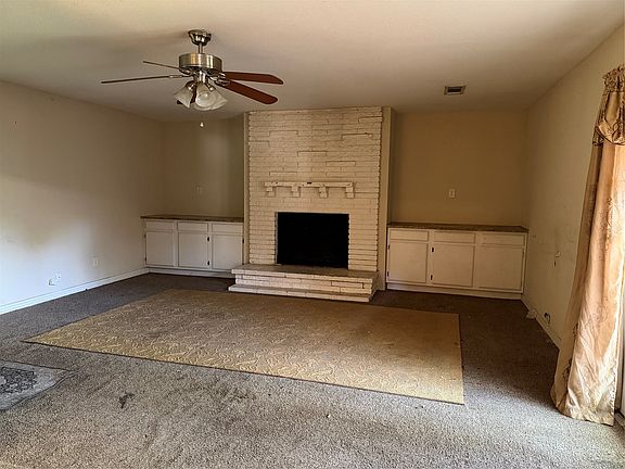 5th image of 2104 Utica Dr