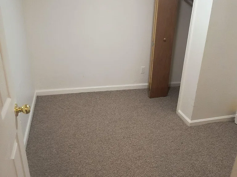 160 Dupont Blvd #5 — Photo 3