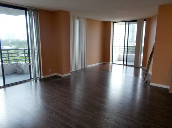 3300 NE 191st St APT 912, Aventura, FL 33180