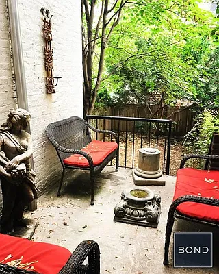 Rented by Bond New York | media 81