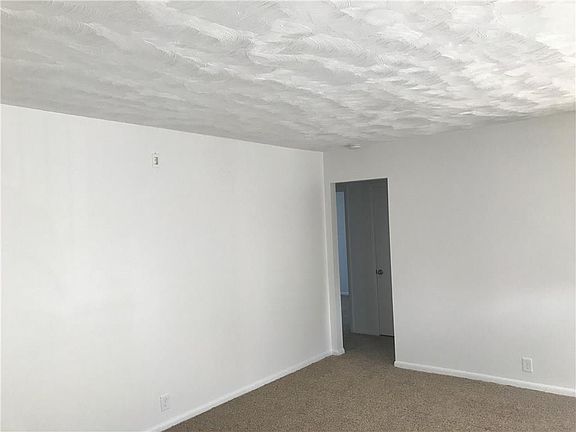 5th image of 2832 Sangster Ave