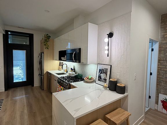 2nd image of 2254 N Sawyer Ave #1S