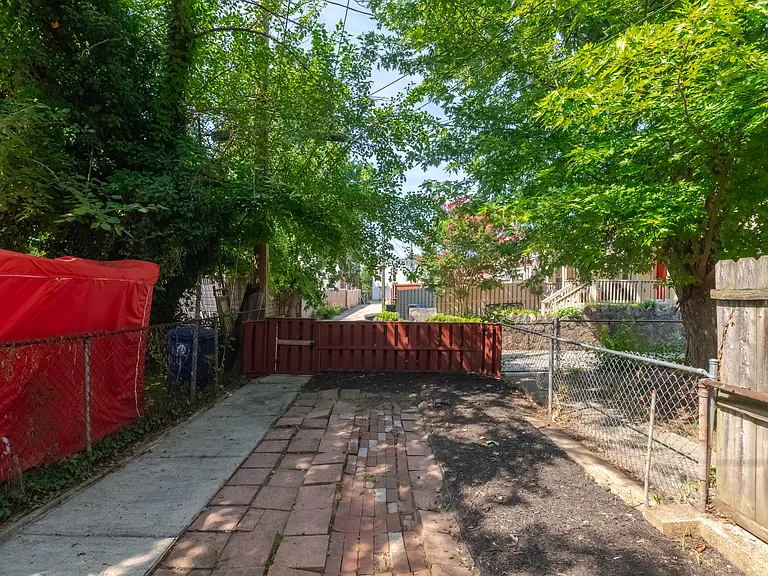 2811 Mayfield Ave — Photo 22