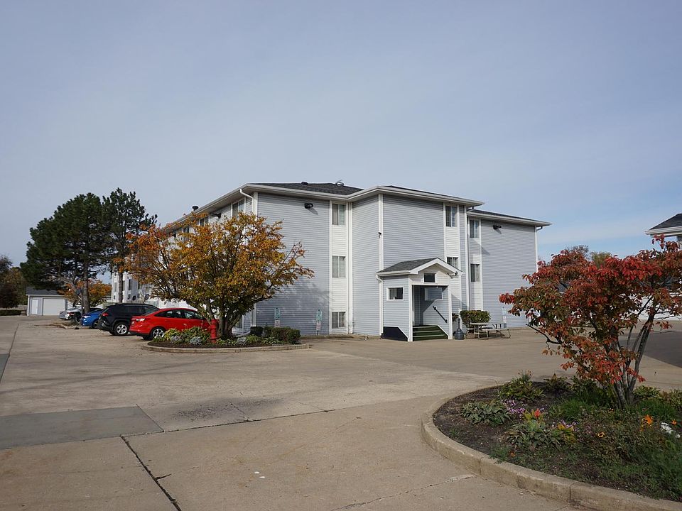 1st image of 3170 W Monroe St APT 216