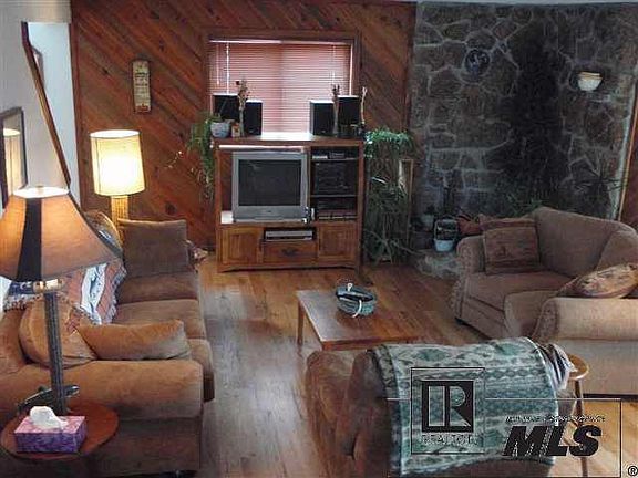 5th image of 3240 Village Dr
