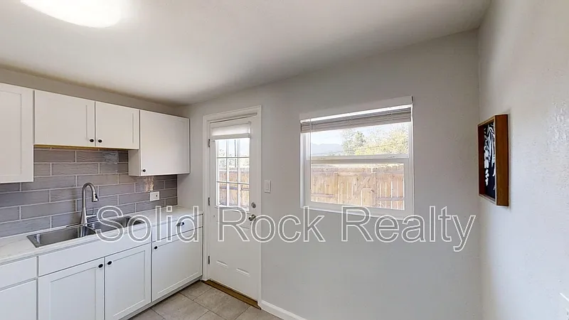 2 bed, 1.0 bath, 750 sqft, $1,400 — Photo 3
