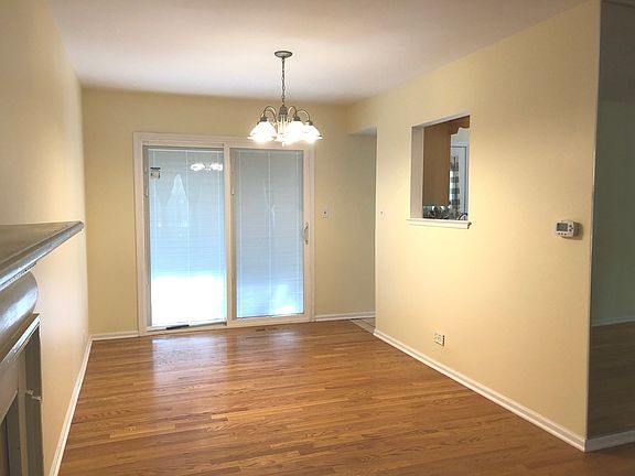 3rd image of 4015 Crestwood Dr