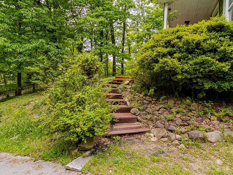 Hixson Ave — Photo 9