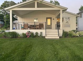 875 Chapman Lake Dr, Warsaw, IN