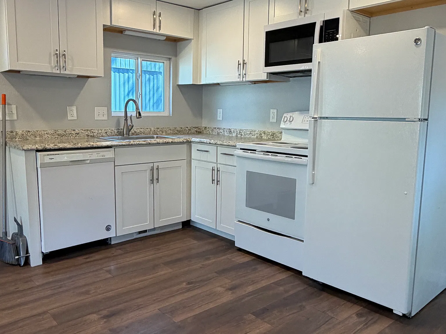 2 bed, 800 sqft, $1,900 — Photo 2