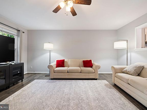 5th image of 122 Dorset Ln