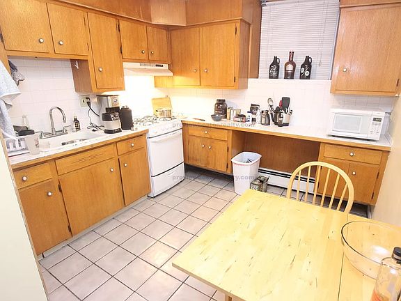 3rd image of 9 Braemore Rd #1A