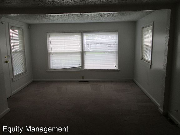 2nd image of 115 Montrose St