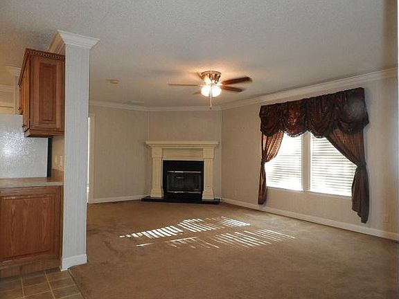 2nd image of 573 Hawthorne Dr