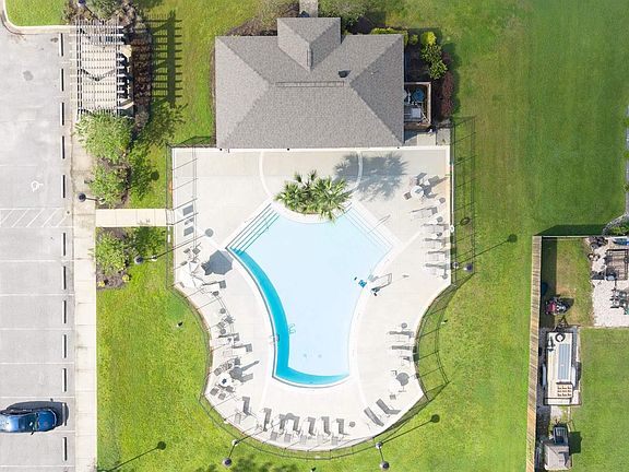3rd image of 5898 Danbury Blvd
