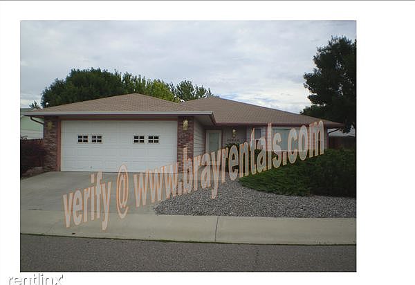 3054.5 Camelot Pl. front watermarked