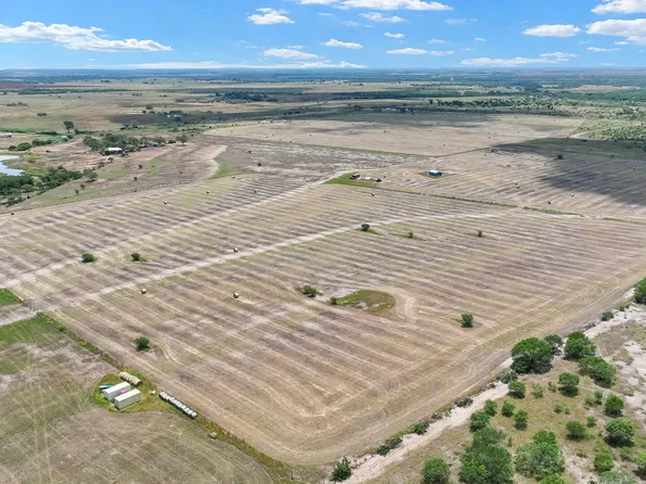 259 County Road 135, Floresville, TX 78114