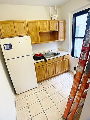 2nd image of 2105 33rd St APT 3B