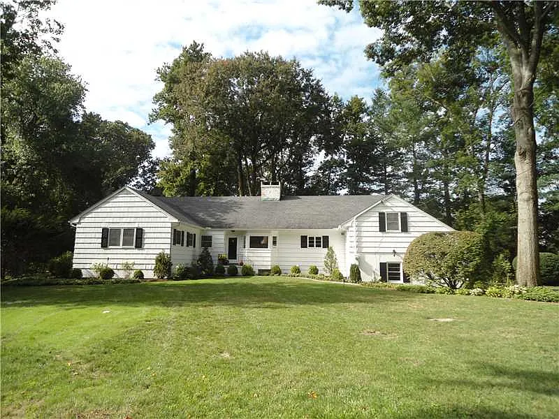 36 Winthrop Dr photo 1