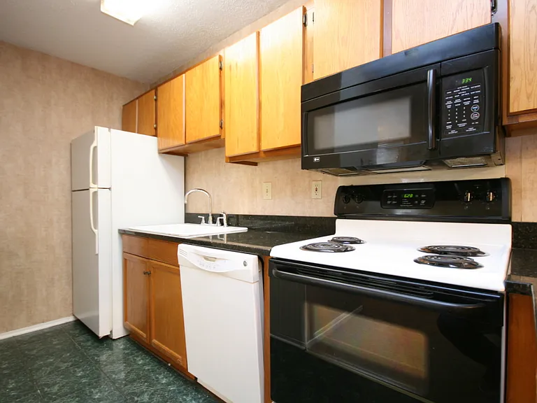 6644 Willow Pointe Dr NW #1-A — Photo 7