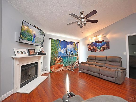 5th image of 5981 Meadowcreek Dr Unit 9
