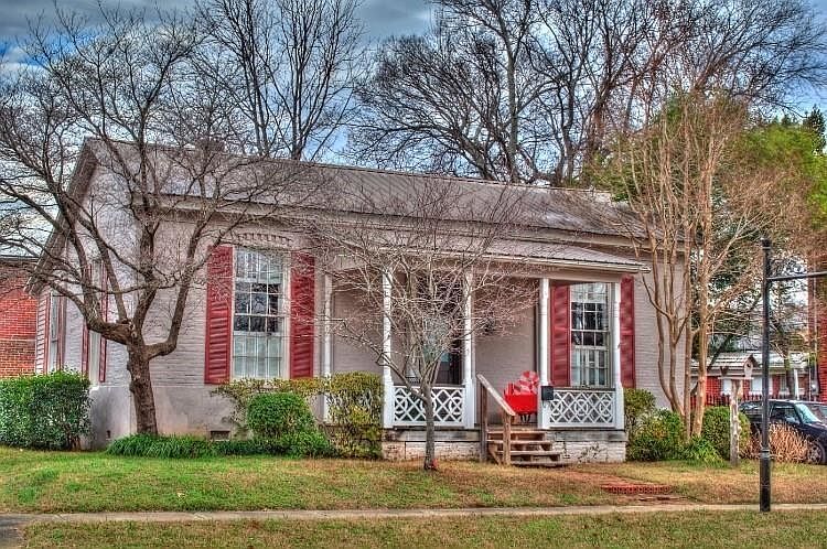 1st image of 104 E Gholson Ave