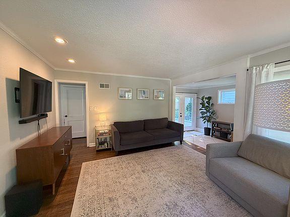2nd image of 6039 Fontana St
