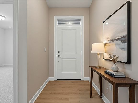 4th image of 1004 Lakeshore Dr