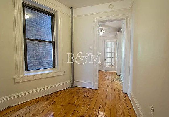 4th image of 348 S 4th St APT 4R