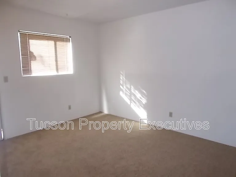 20 E Mills Dr #2 — Photo 8