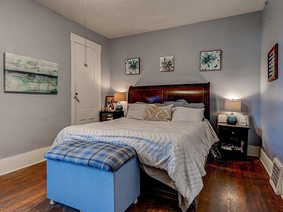 5th image of 407 Elm St