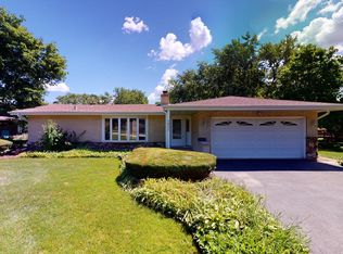 1421 S Greenview Ct, Schaumburg, IL 60193