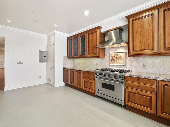 5th image of 11749 Goshen Ave APT 302