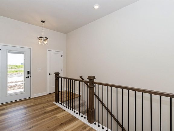3rd image of 1032 Highland Trl