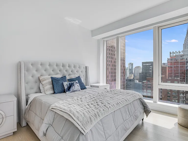 138 E 50th St #35A — Photo 9