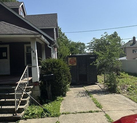 4th image of 943 Worden Rd