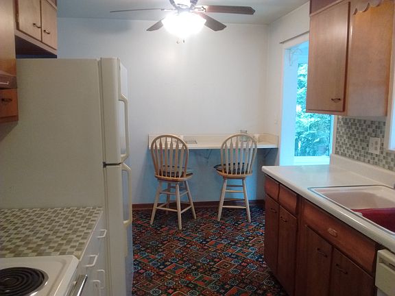 4th image of 10 Lakeview Ter