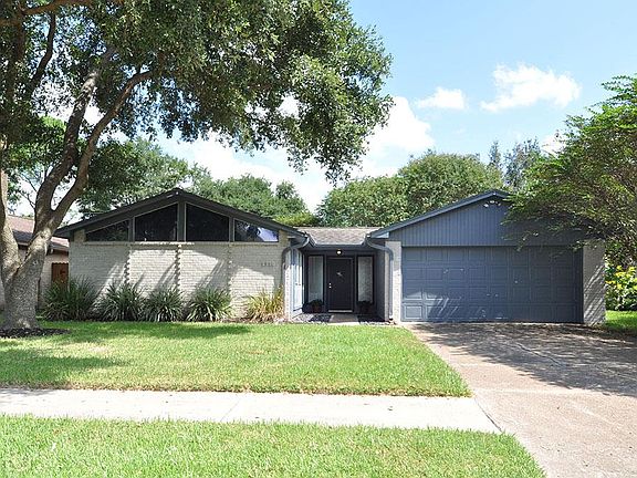2nd image of 1310 Ravenscourt Dr