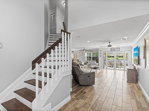 5th image of 8434 SW 42nd Court