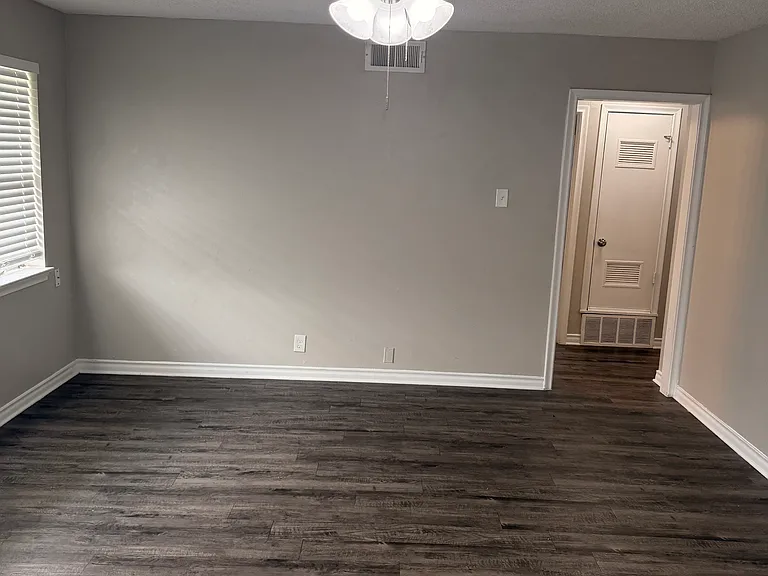 2514 Greenway St — Photo 3