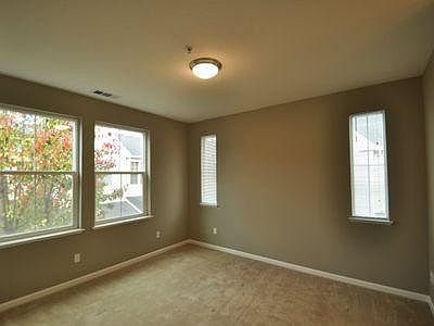 3rd image of 319 Destino Cir