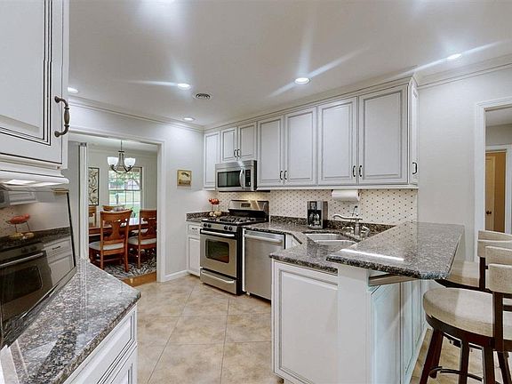 3rd image of 150 E Laurel River Dr